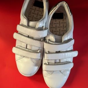 Vionic sneakers size 8.5